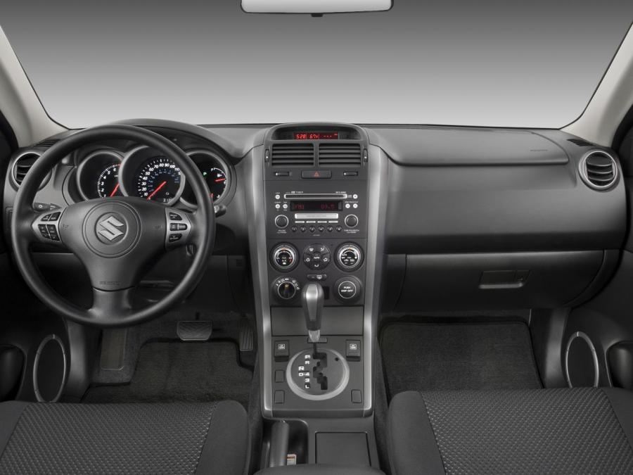  Suzuki Grand Vitara 5-Door 2005 года  (US) (фото 10 из 30)
